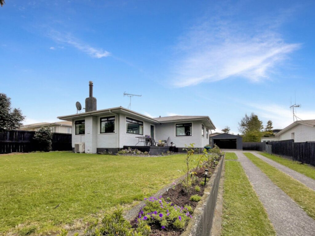 Modern 4 bedrooms with double garage